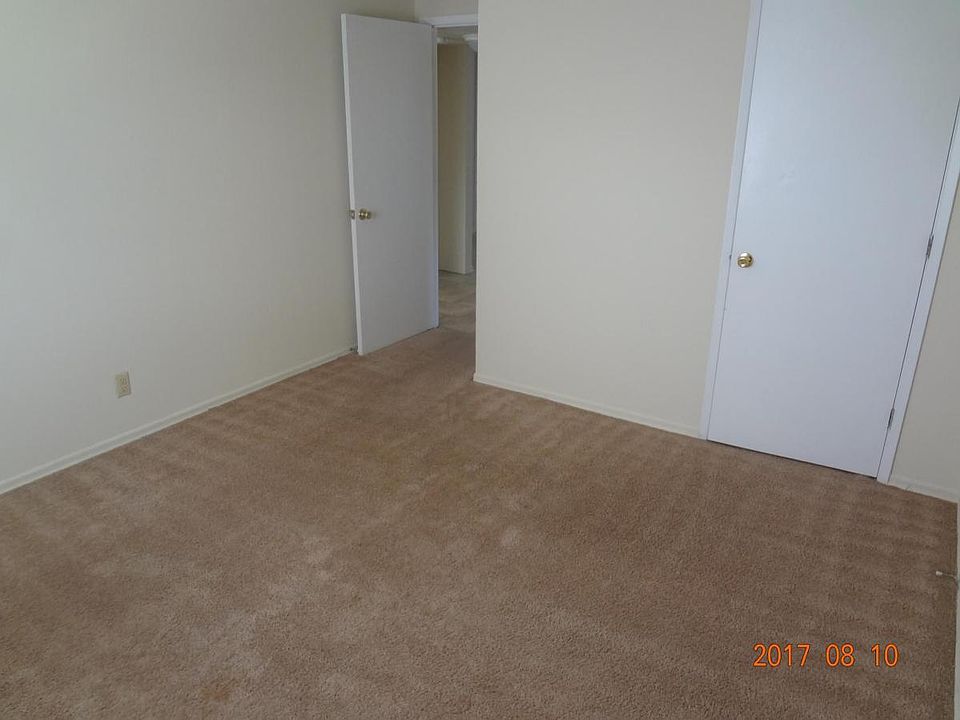 2nd image of 21 E Rock Creek Mnr #Cozy