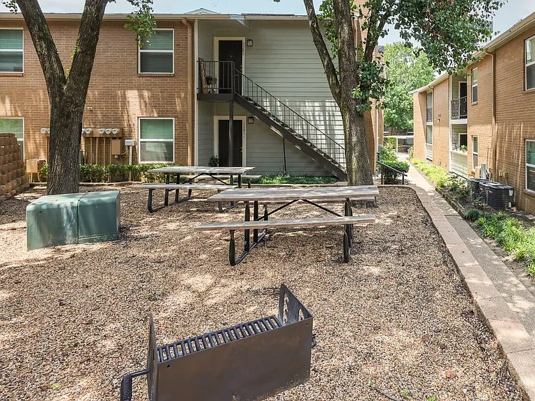 Deerwood Apartments — Photo 21