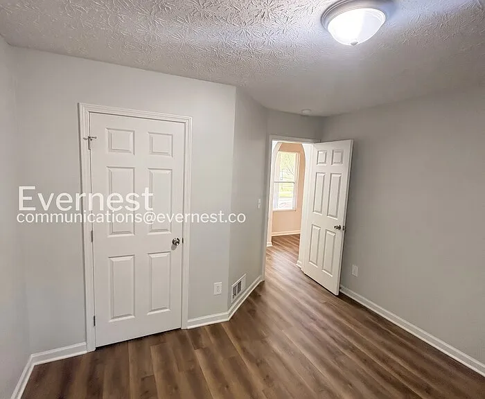 908 Castle Ct — Photo 10