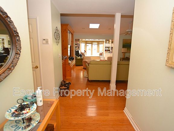 2nd image of 3104 Charlotte St