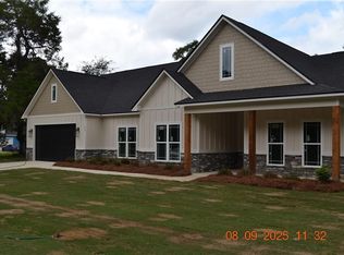 374 Owens Rd, Fort Mitchell, AL 36856