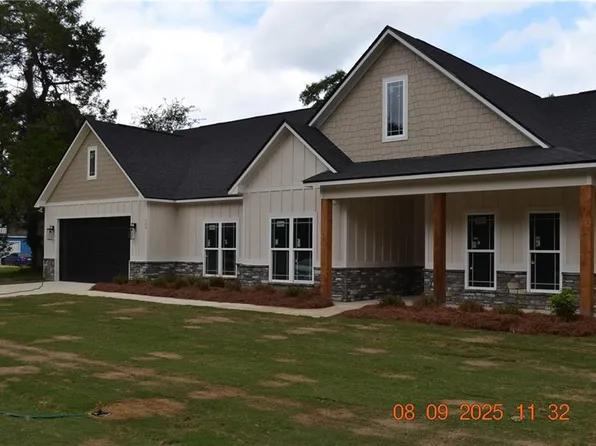 374 Owens Rd, Fort Mitchell, AL 36856