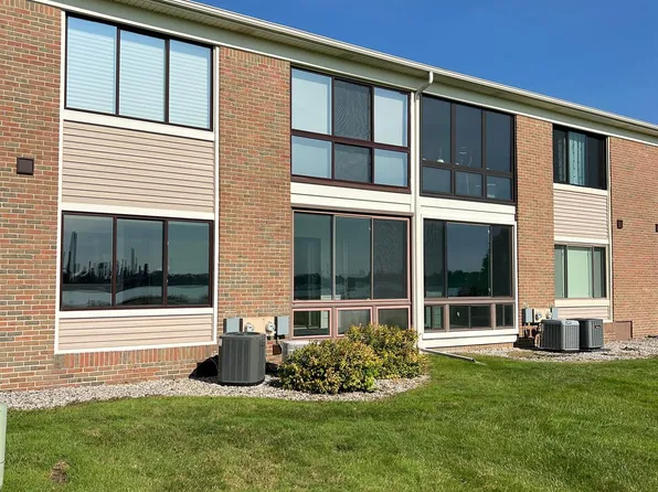 1660 River Rd APT 25, Marysville, MI 48040