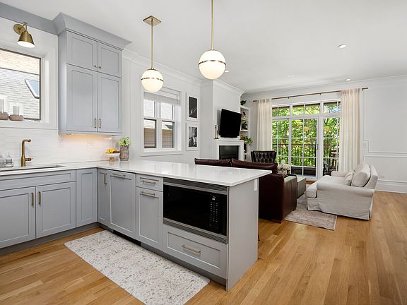 2nd image of 1900 N Sheffield Ave #2N