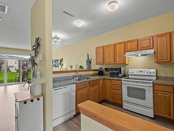 3rd image of 657 Providence Dr