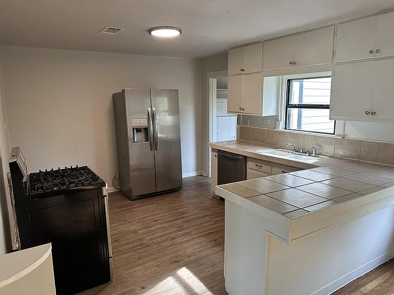 919 S Clements St — Photo 12
