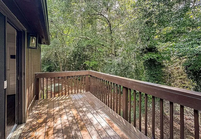 134 Fernbanks Ct — Photo 26