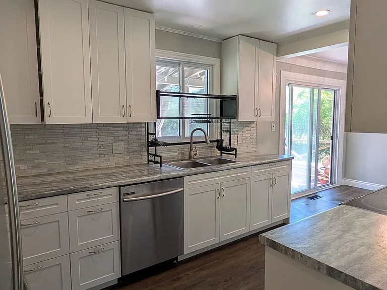 3204 Saint Paul Ave #MAIN FLOOR — Photo 2