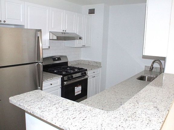 3rd image of 304 W 117th St APT 3L