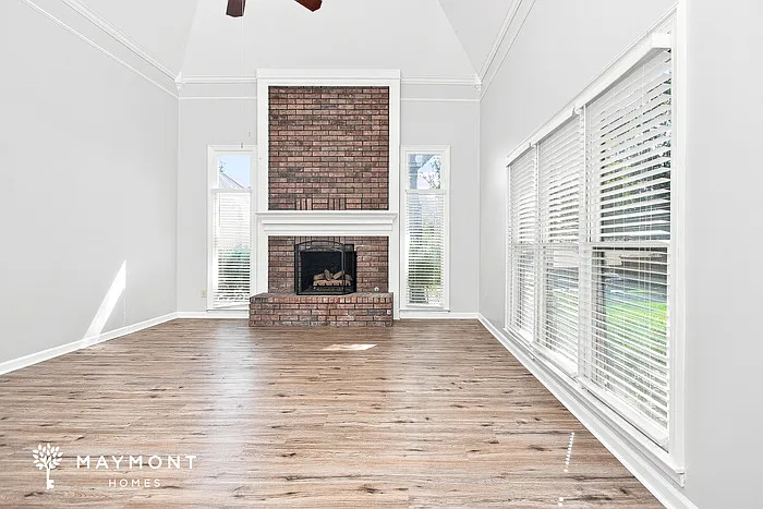 4 bed, 2.5 bath, 2358 sqft, $2,149 — Photo 4