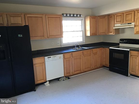 5th image of 21351 Bristol Ave