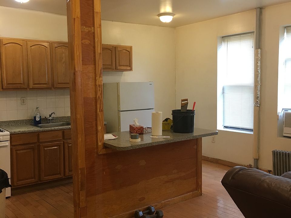 1st image of 16810 Crocheron Ave APT C