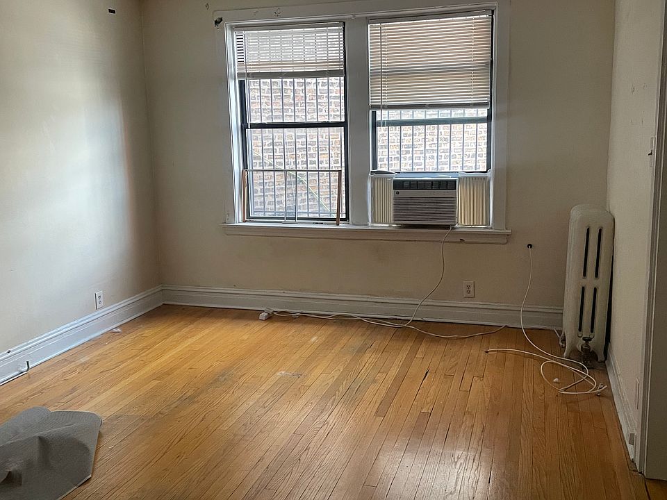 1st image of 3121 N Hamlin Ave #2N