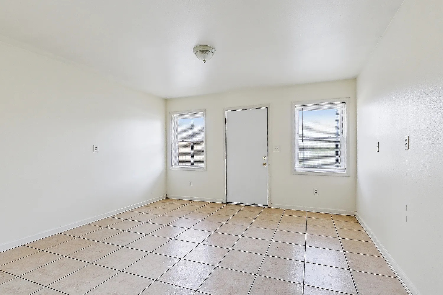 1118 Monroe St — Photo 3