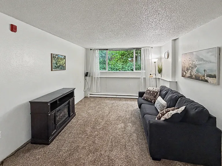 3100 Ward Pl #7 — Photo 2