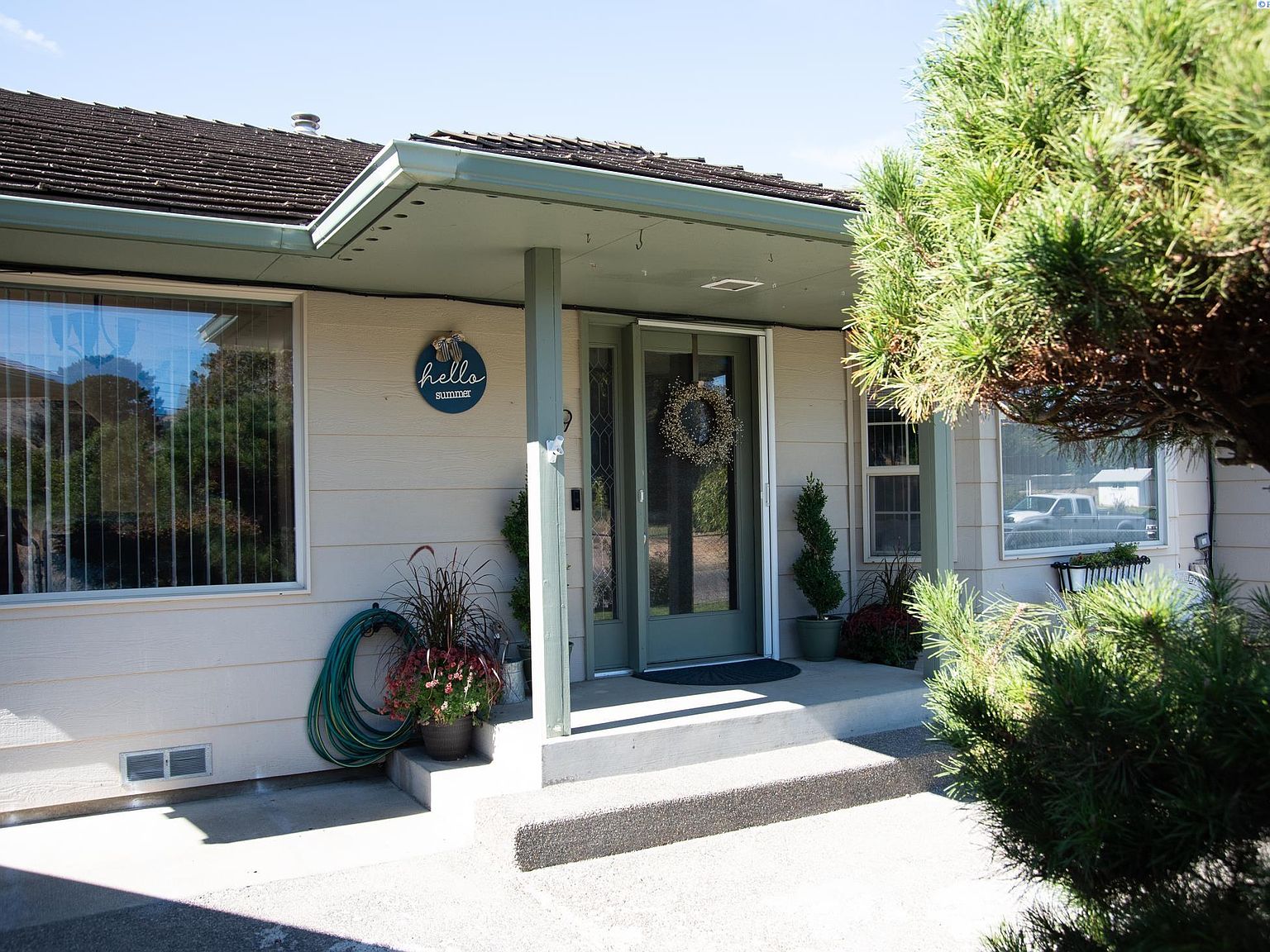 1119 Court St, Prosser, WA 99350 Zillow