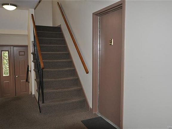 3rd image of 9 Sussex Ct APT 403