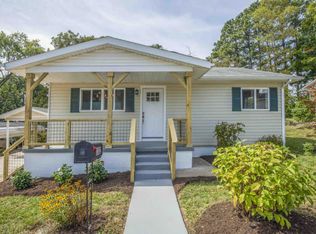 102 Parker Rd, Oak Ridge, TN 37830