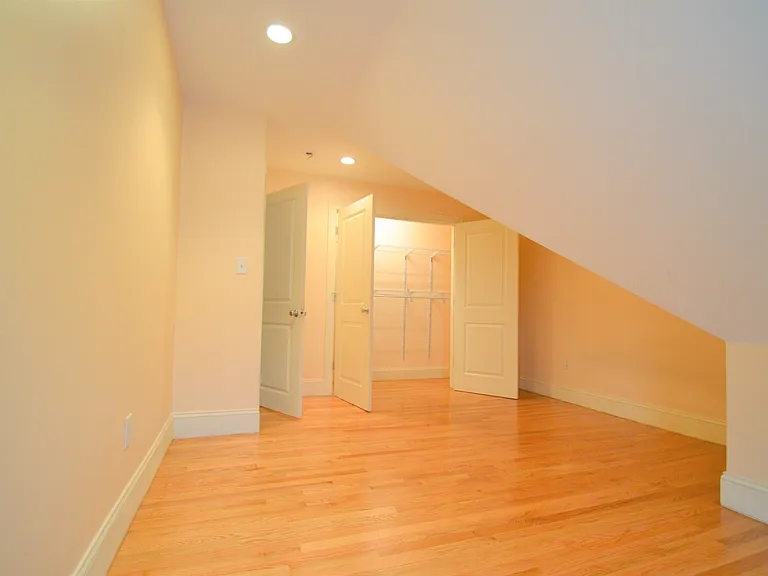 25 Lothrop St #1 — Photo 6