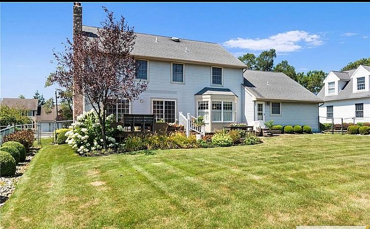 2nd image of 56 Wexford Dr