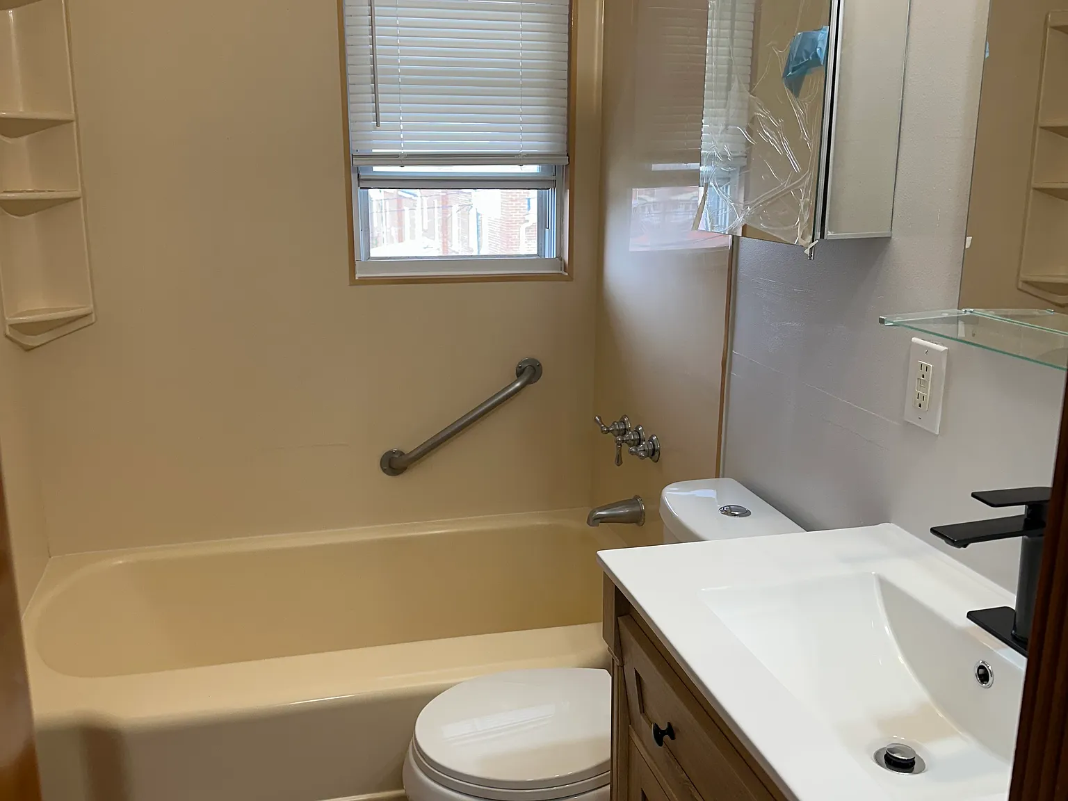 3 bed, 1300 sqft, $2,000 — Photo 2
