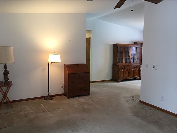 3rd image of 53 Overland Dr