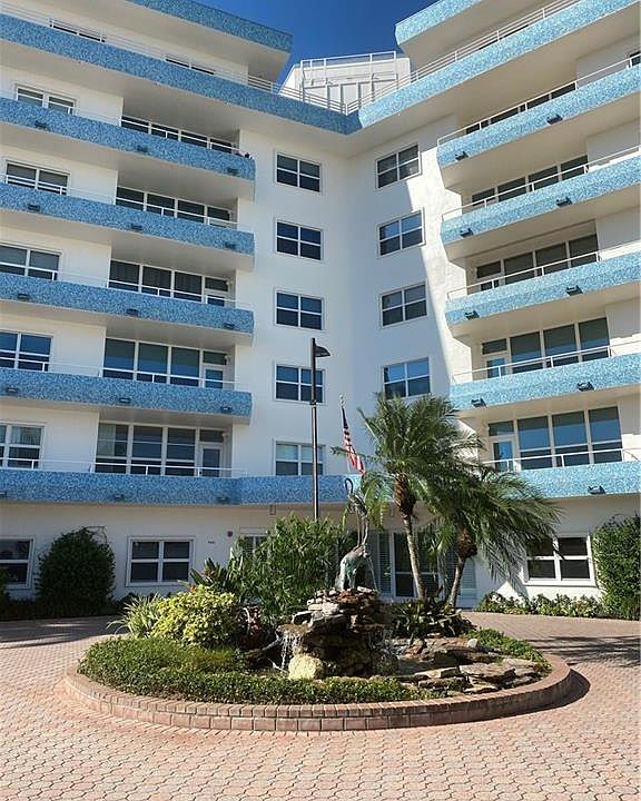 1st image of 220 Seaview Ct APT 603