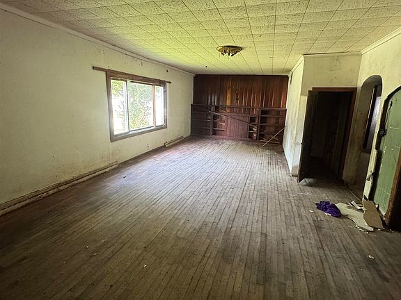 2nd image of 940 Newby St