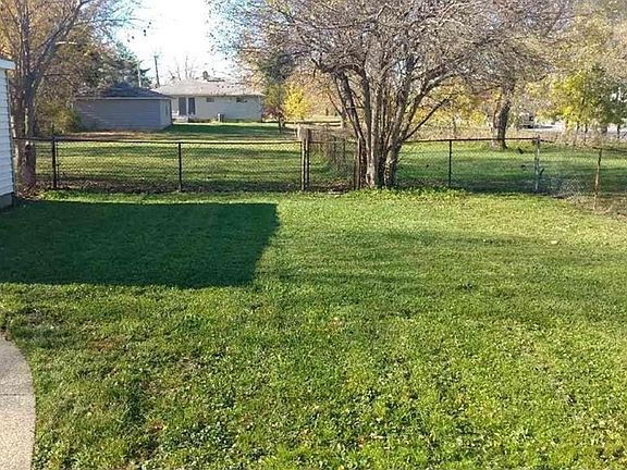 2nd image of 5526 Vickie Ln