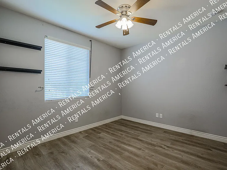4217 W Winston Dr — Photo 23