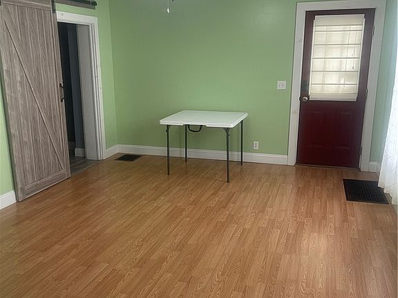 2nd image of 313 Roe Ave
