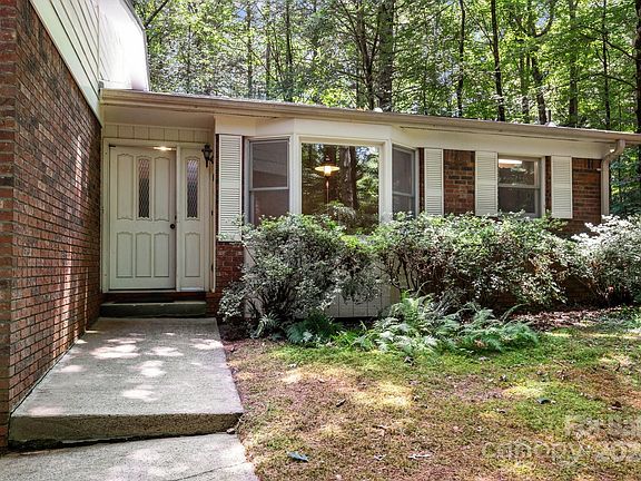 4th image of 201 Arbor Ln