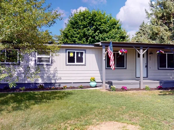 832 S Court Ave, Gaylord, MI 49735