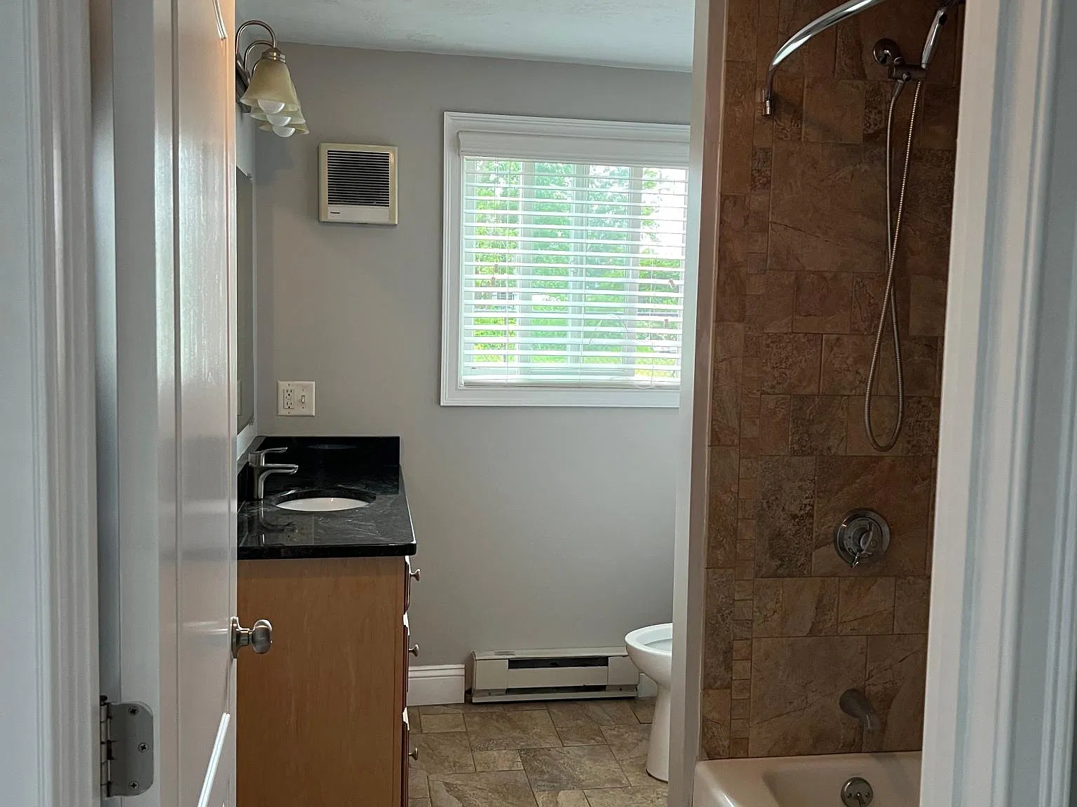 2 bed, 820 sqft, $1,900 — Photo 4