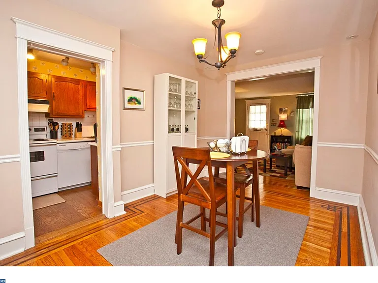 3351 Ainslie St — Photo 6