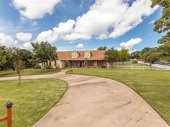 2nd image of 154 Forest Creek Cir