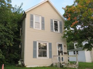 17 Oak St, Shelby, OH 44875