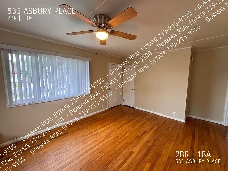 Charming 2 Bedroom Rancher With 2 Car Garage — Photo 2