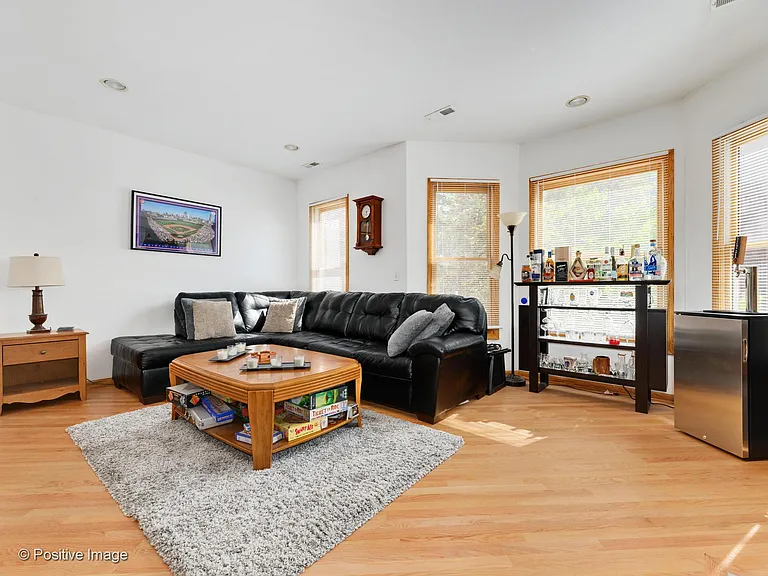 2340 N Greenview Ave #2 — Photo 3