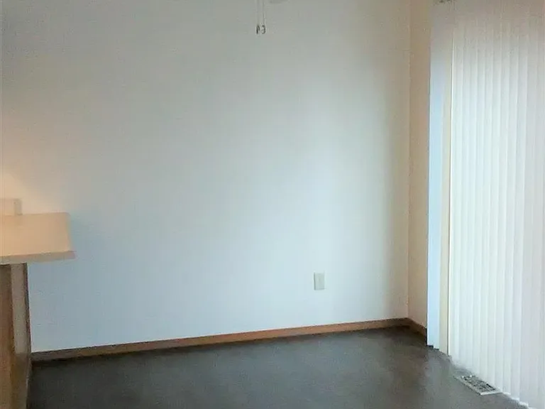 402 S Village Ct — Photo 2