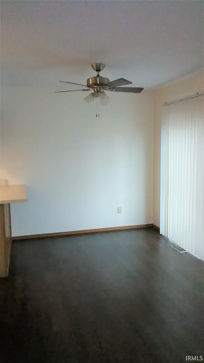 Building Photo - 402 S Village Ct