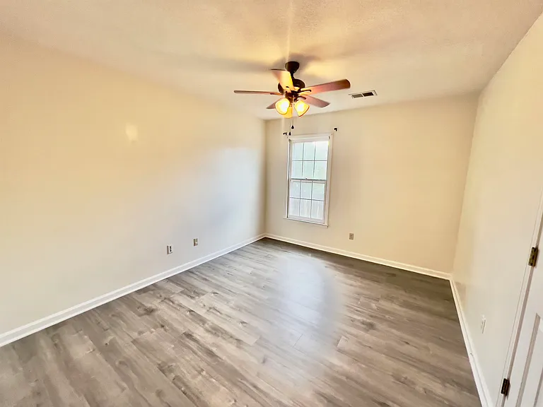 545 Wilkes Cv — Photo 14