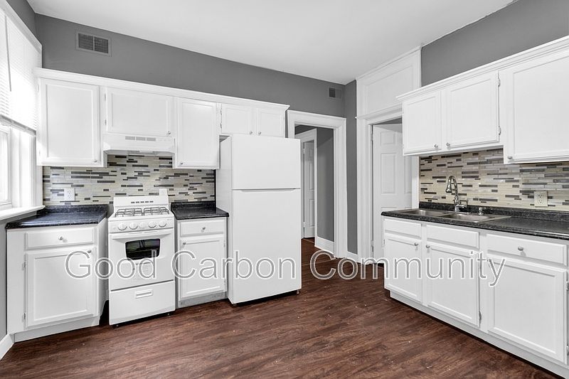 1st image of 1073 Grant St APT 21