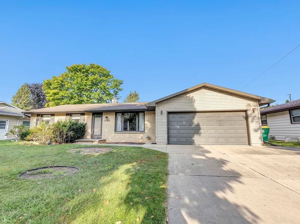 1100 S Beaver Dam Dr, Green Bay, WI 54304