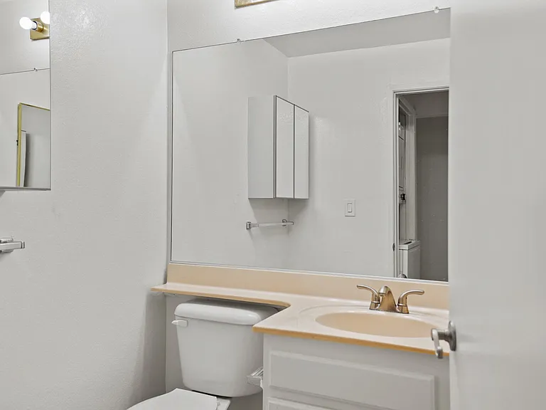 111 S Croft Ave — Photo 36