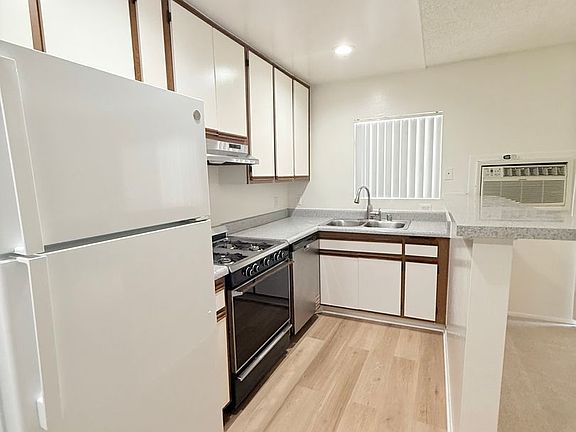 4th image of 400 S Westmoreland Ave #315