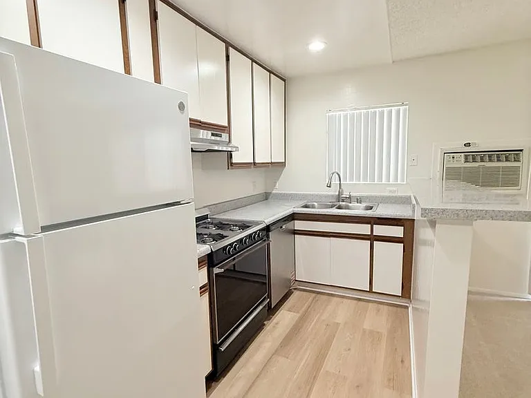 400 Westmoreland Apartments - Modern, approachable, city-living vibe — Photo 14