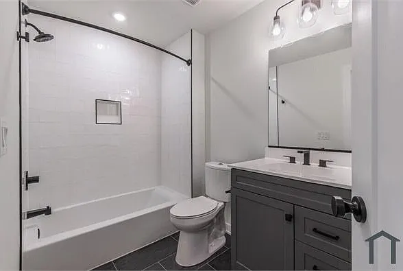 1836 E York St — Photo 1
