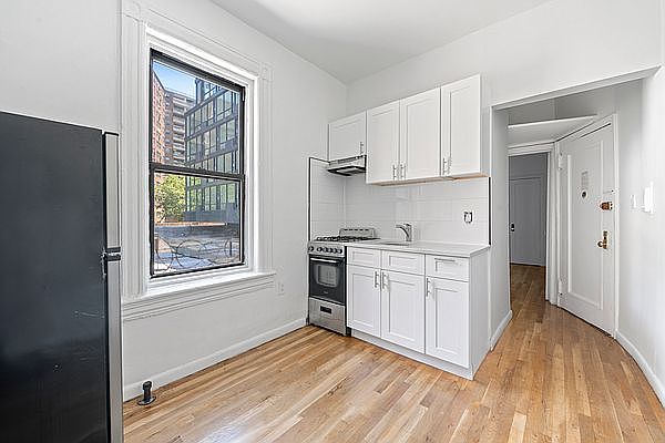1st image of 340 E 5th St APT B1