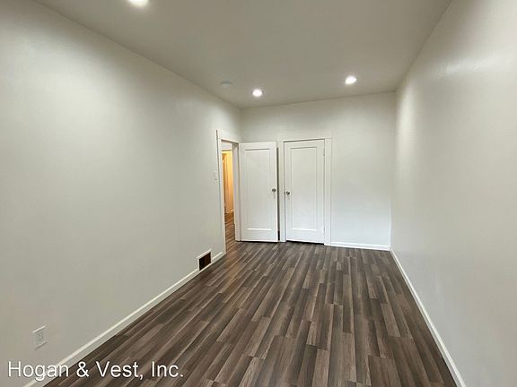 4th image of 2126 Clement St